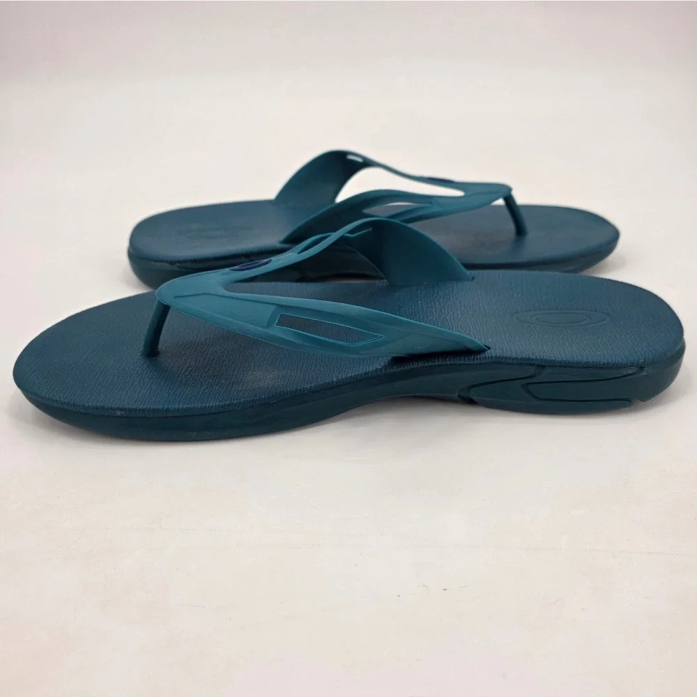 OAKLEY ELLIPSE FLIP FLOP MENS SIZE 10 TEAL BLUE RUBBER CASUAL THING SLIDE ON EUC